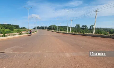 Tuyến đường hơn 21 tỷ đồng chưa bàn giao đã hư hỏng