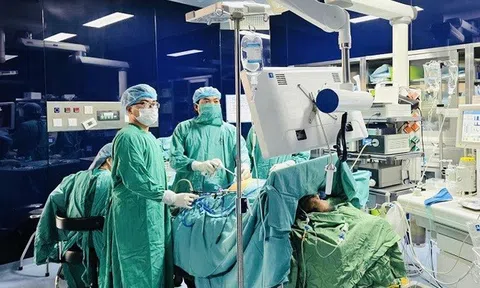 Cứu sống cụ ông gần 100 tuổi mắc ca bệnh hiếm