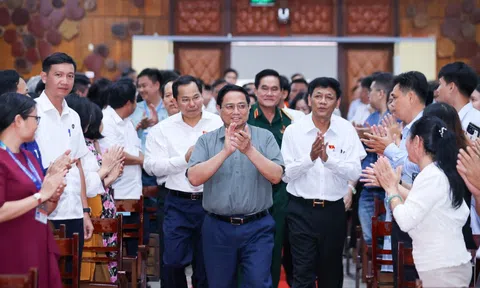 Thủ tướng Phạm Minh Chính tiếp xúc cử tri Cần Thơ