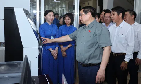 Thủ tướng kiểm tra việc vận hành chính quyền 2 cấp tại phường Ninh Kiều (Cần Thơ)
