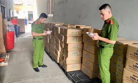 Phát hiện 2 công ty sản xuất, buôn bán cồn y tế giả quy mô lớn