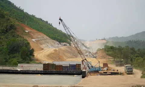 Phó Thủ tướng Lê Thành Long: “Thi công '3 ca, 4 kíp', quyết đưa 4 dự án đường cao tốc về đích đúng hẹn”