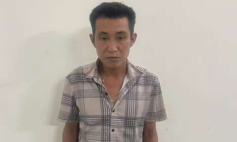 Dụ bé gái chờ xe ven đường về nhà rồi xâm hại, người đàn ông bị khởi tố