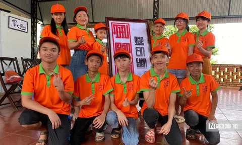 Lớp học đặc biệt ở Gia Lai: Viết bằng ánh mắt, vẽ bằng trái tim