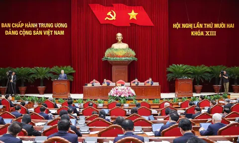 Thông cáo báo chí ngày làm việc thứ nhất Hội nghị Trung ương 12