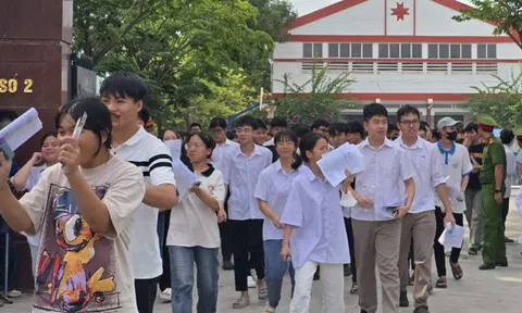 Nghệ An có thủ khoa khối C00 toàn quốc, Huế giữ vững vị thế với phổ điểm ổn định
