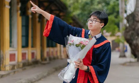 Chân dung Thủ khoa khối A01: Cách học khác số đông