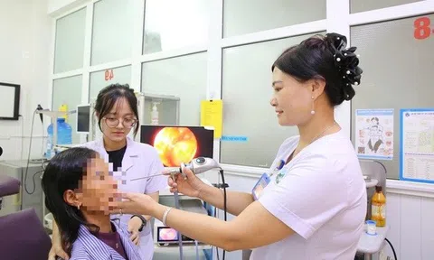 Phát hiện ổ giòi trong hốc mũi của nữ bệnh nhân
