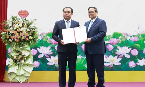 Thủ tướng Phạm Minh Chính trao Quyết định giao quyền Bộ trưởng Bộ Nông nghiệp và Môi trường