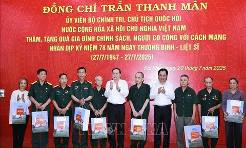 Chủ tịch Quốc hội tri ân các anh hùng liệt sĩ, người có công tại tỉnh Thái Nguyên