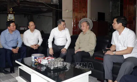 Đoàn công tác của Trung ương thăm gia đình chính sách, người có công với cách mạng tại Hà Tĩnh, Đắk Lắk