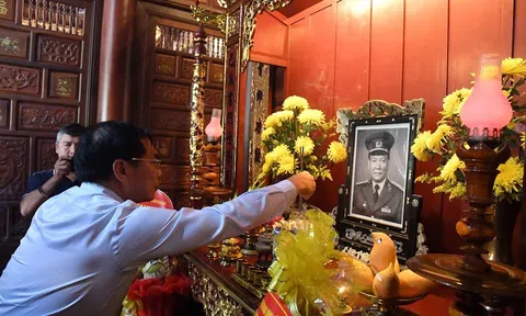 Phó Thủ tướng Bùi Thanh Sơn dâng hương tưởng nhớ Đại tướng Lê Đức Anh
