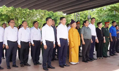Thủ tướng thăm Mẹ Việt Nam Anh hùng và dâng hương tưởng niệm tại các “địa chỉ đỏ” ở Quảng Trị