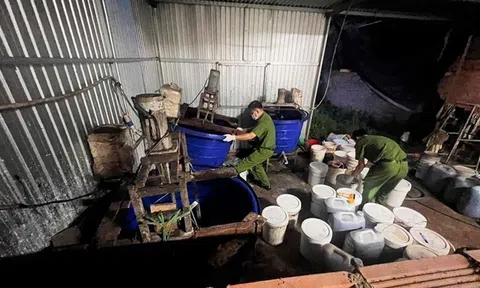 Phát hiện hơn 3.000 lít dung dịch, 5 tấn hóa chất nghi dùng làm phân bón giả