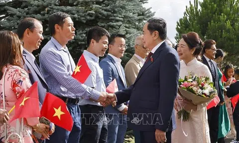 Chủ tịch Quốc hội Trần Thanh Mẫn gặp gỡ cộng đồng người Việt Nam tại Thụy Sĩ