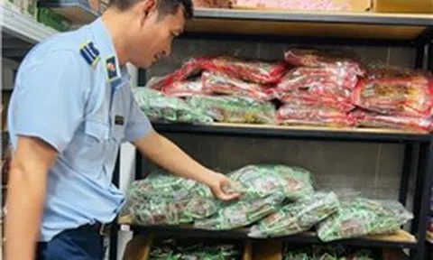 Doanh nghiệp sản xuất hàng thật 'gồng' mình chống lại hàng giả