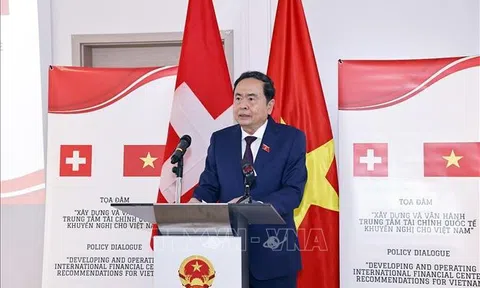Chủ tịch Quốc hội dự tọa đàm về xây dựng, vận hành Trung tâm tài chính quốc tế