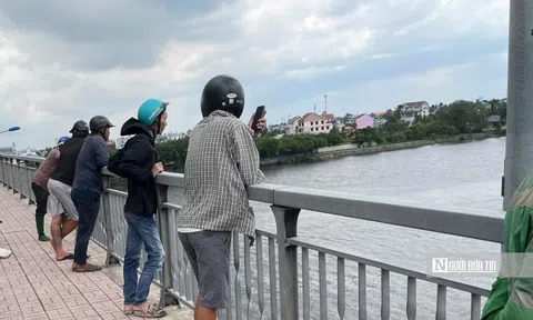 Tìm cô gái nghi nhảy cầu, công an bất ngờ phát hiện thêm thi thể nam giới