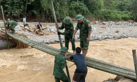 Căng sức giúp dân khắc phục hậu quả của đợt mưa lũ lịch sử