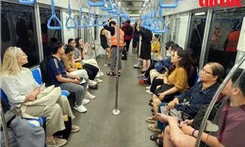 TP Hồ Chí Minh thí điểm cho mang xe đạp gấp lên tàu Metro số 1 từ 1/8
