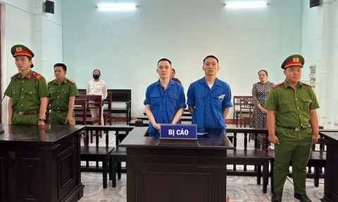 Hơn 15 năm tù cho 2 bị cáo đi giao ma túy để lấy tiền công