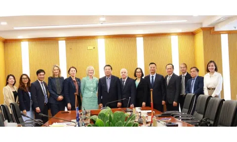 Đẩy mạnh hợp tác hàng không, đường sắt với Australia