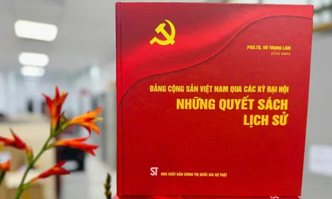 Cẩm nang lý luận sắc bén từ thực tiễn 13 kỳ Đại hội của Đảng