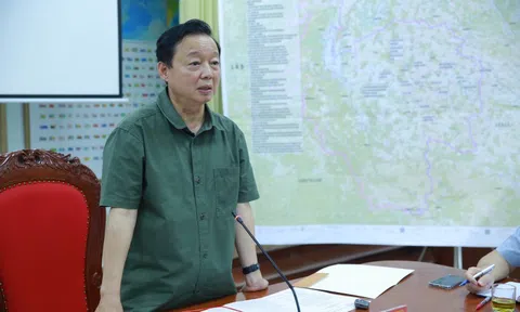 Chạy đua với thời gian để tiếp cận các khu vực còn bị cô lập, chia cắt vì lũ quét, sạt lở đất