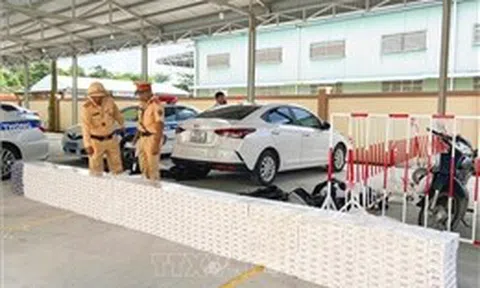 Phát hiện ô tô chở 6.500 bao thuốc lá nghi nhập lậu