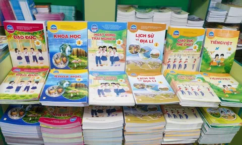 Sách giáo khoa và tài liệu địa phương sẽ được điều chỉnh ra sao sau sáp nhập?