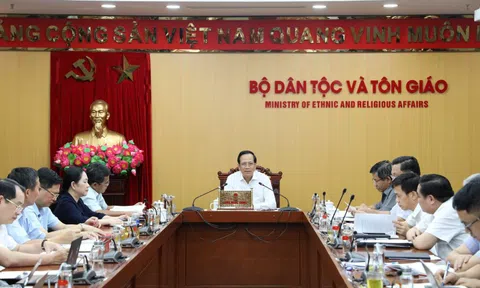 Cử cán bộ hỗ trợ công tác dân tộc, tôn giáo cho địa phương vận hành chính quyền 2 cấp