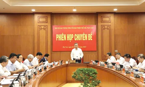 Xác định xây dựng, hoàn thiện thể chế, pháp luật là nhiệm vụ trọng tâm, xuyên suốt