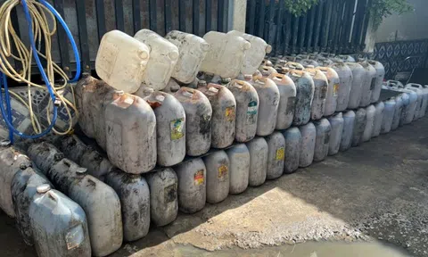 Phát hiện 13 tấn dầu ăn đã qua sử dụng chuẩn bị tuồn vào công ty