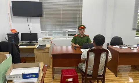 Khởi tố người đàn ông cầm dao đe dọa CSGT khi con rể bị kiểm tra