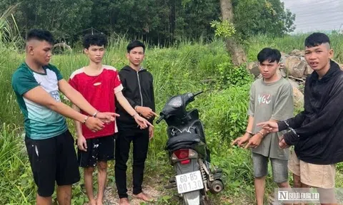 Dàn cảnh hỏi đường rồi táo tợn cướp xe máy, 6 thanh thiếu niên bị bắt sau vài giờ