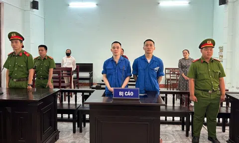 Hơn 15 năm tù cho 2 bị cáo đi giao ma túy để lấy tiền công