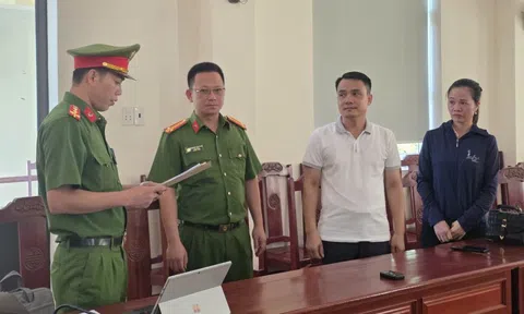 Làm điều sai trái, Hiệu trưởng và nữ giáo viên bị khởi tố