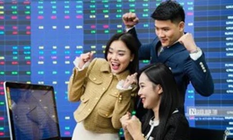 VN-Index lần đầu chạm mốc 1.600 điểm