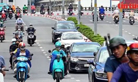 TP Hồ Chí Minh hướng tới tương lai xanh - Bài 1: Băn khoăn chuyển đổi 'xăng' sang 'điện'