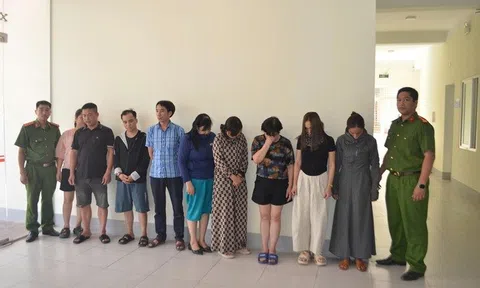 Bắt ổ nhóm làm "chuồng cọp", lắp camera quan sát để… đánh bạc