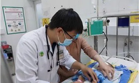 Bác sĩ cảnh báo bệnh hô hấp ở trẻ gia tăng do thời tiết thay đổi bất thường