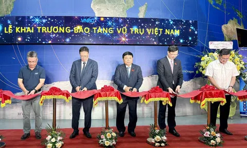 Phó Thủ tướng Nguyễn Chí Dũng dự lễ khai trương Bảo tàng Vũ trụ Việt Nam