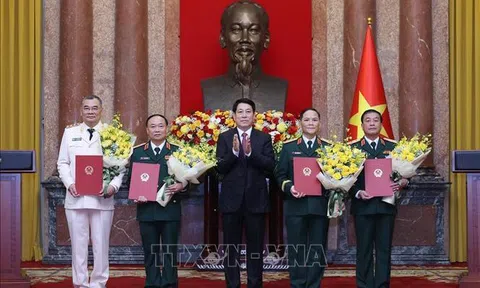 Bốn sĩ quan cấp cao quân đội và công an được thăng quân hàm, cấp bậc hàm Thượng tướng