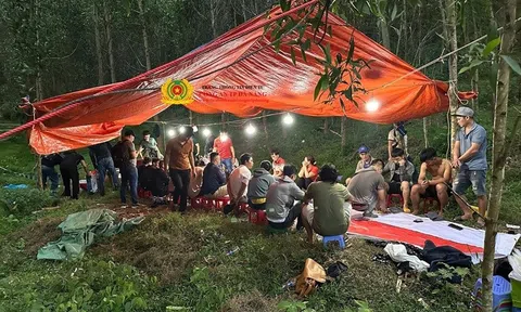 Phá sới bạc trong rừng keo, bắt giữ hàng chục đối tượng