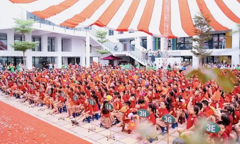 Miễn học phí và hóa giải nỗi lo "phụ phí"
