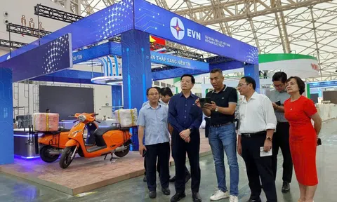 Chỉnh sửa, hoàn thiện các gian hàng, bảo đảm điều kiện tốt nhất cho khai mạc Triển lãm