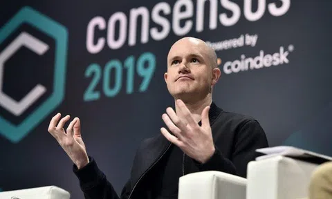 CEO Coinbase sa thải nhân viên từ chối dùng AI: Áp lực thích ứng công nghệ trong môi trường làm việc hiện đại