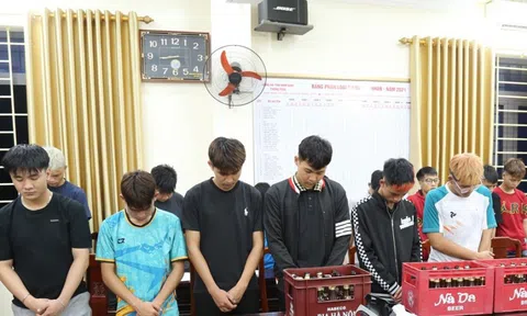 Triệu tập 2 nhóm thanh thiếu niên mang hung khí gây "náo loạn" đường phố