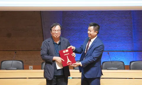 Nhà xuất bản Giáo dục nhận Bằng Doanh nghiệp Văn hoá do UNESCO trao tặng