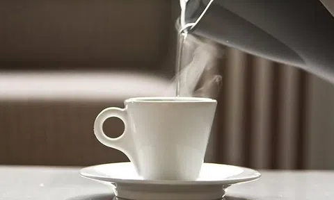 Loại nước gây ung thư chẳng kém bia rượu, nhiều người không biết vẫn uống hàng ngày